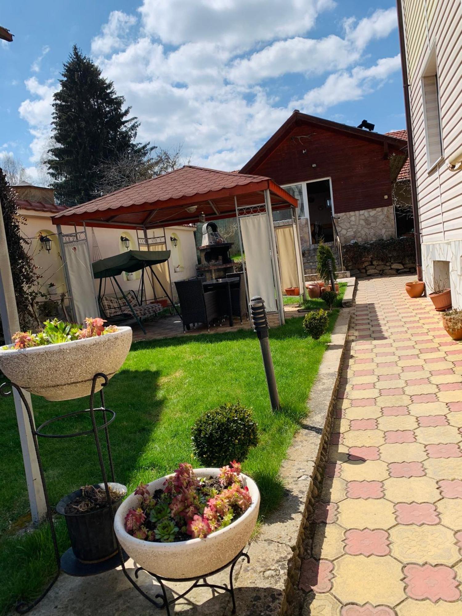Sunny House Ξενοδοχείο Madzhare Εξωτερικό φωτογραφία